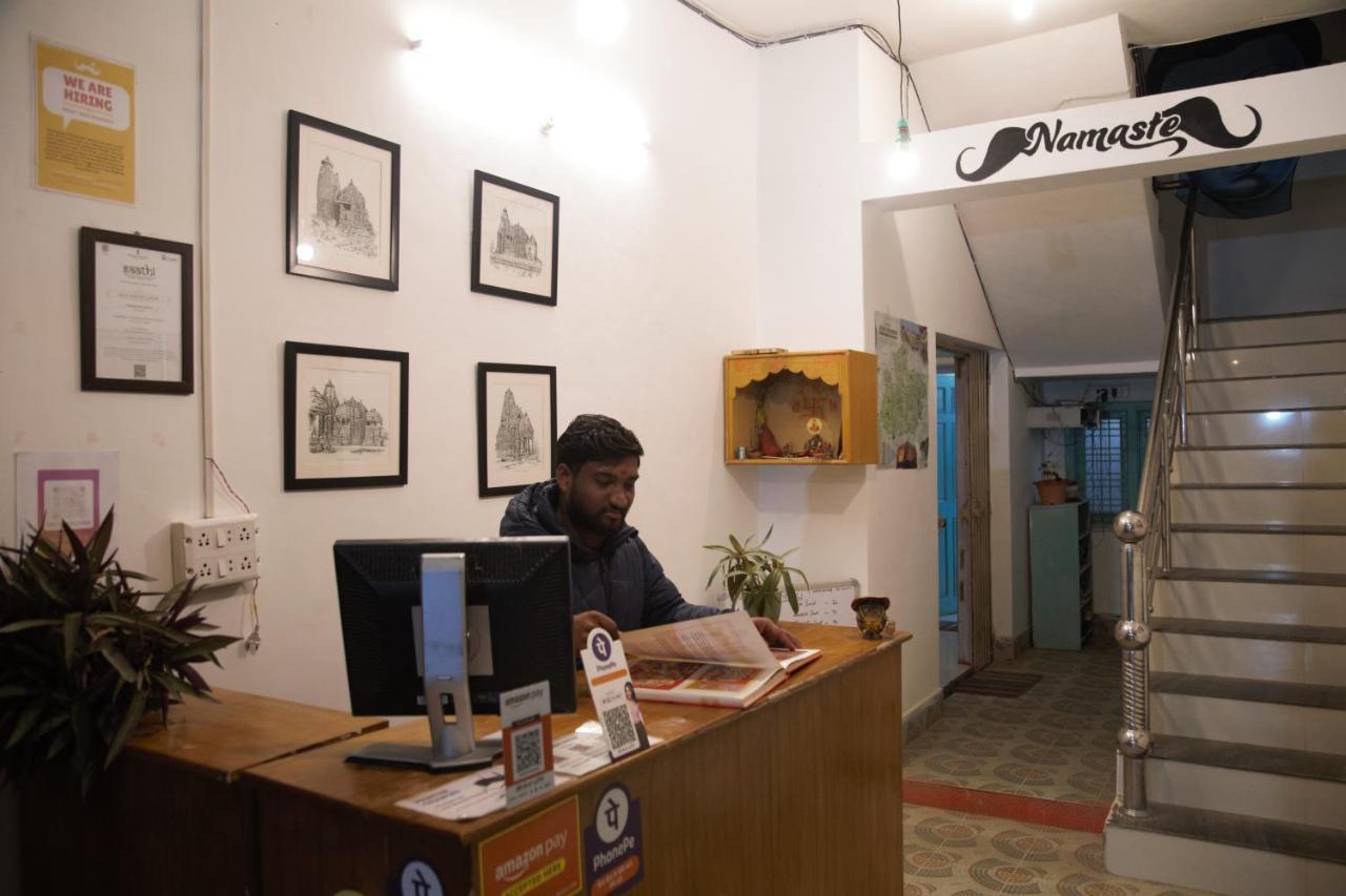 Moustache Khajuraho Hostel Bagian luar foto