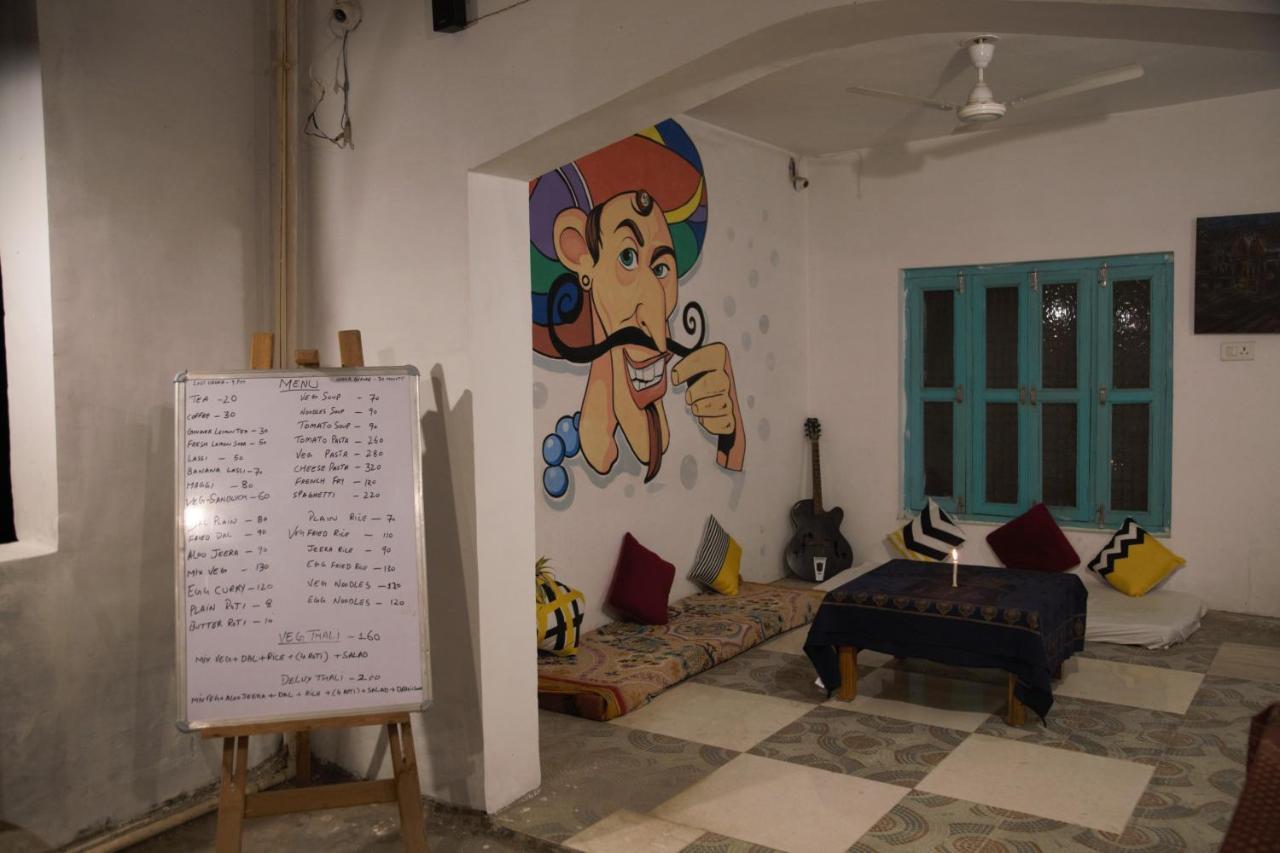 Moustache Khajuraho Hostel Bagian luar foto