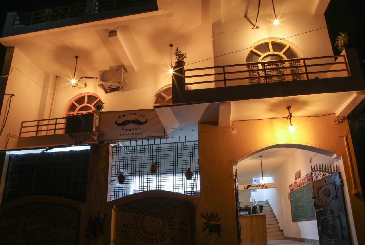 Moustache Khajuraho Hostel Bagian luar foto