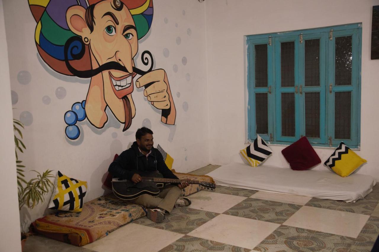 Moustache Khajuraho Hostel Bagian luar foto