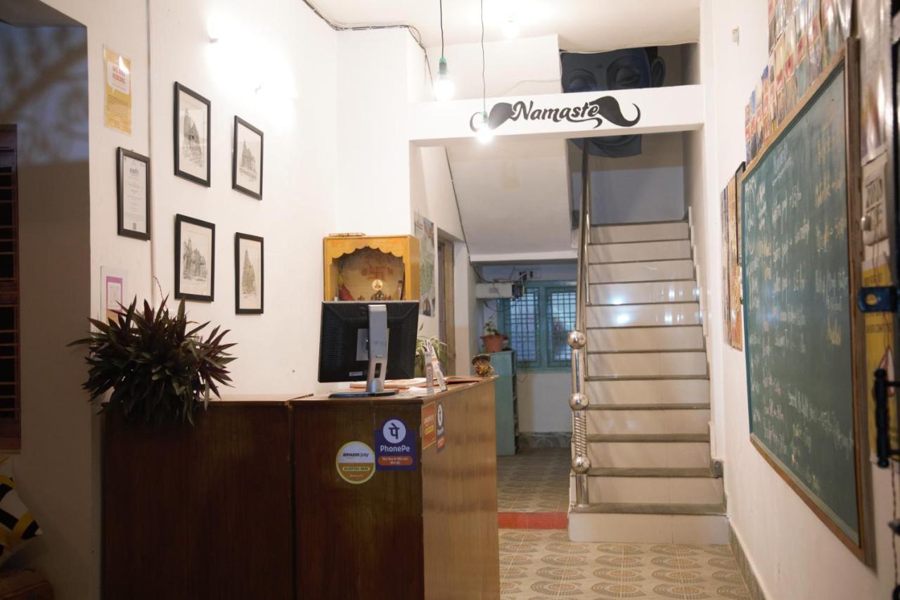 Moustache Khajuraho Hostel Bagian luar foto