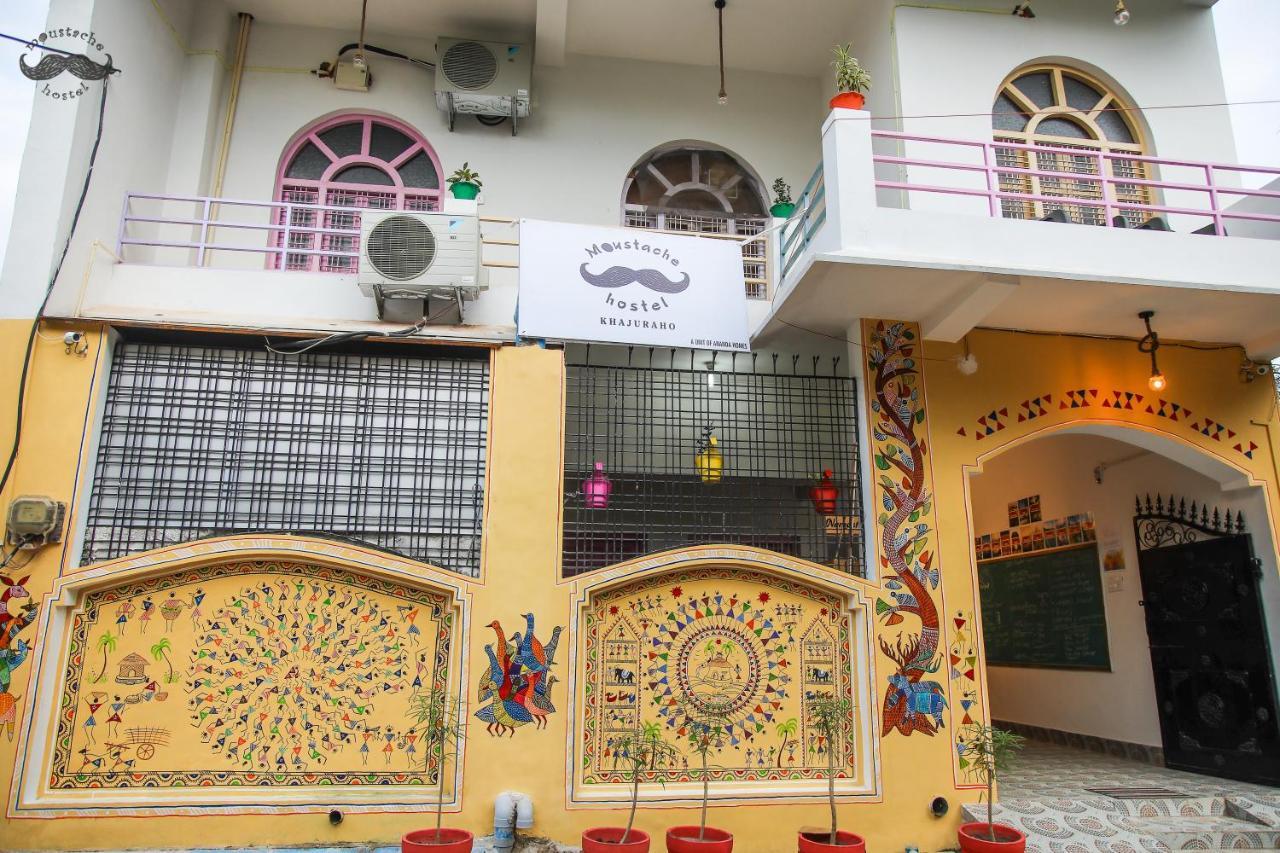 Moustache Khajuraho Hostel Bagian luar foto